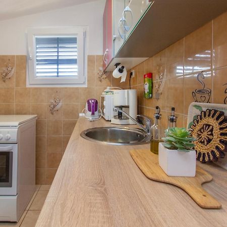Apartmani Alaga B Tribunj  Bagian luar foto